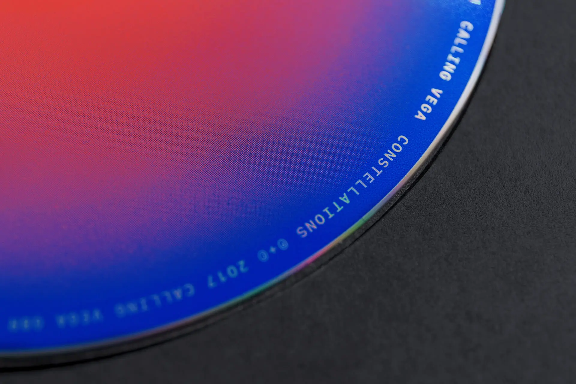 Detail eines CD Label Designs mit leuchtendem Farbverlauf © Diemer & Schweig Designstudio