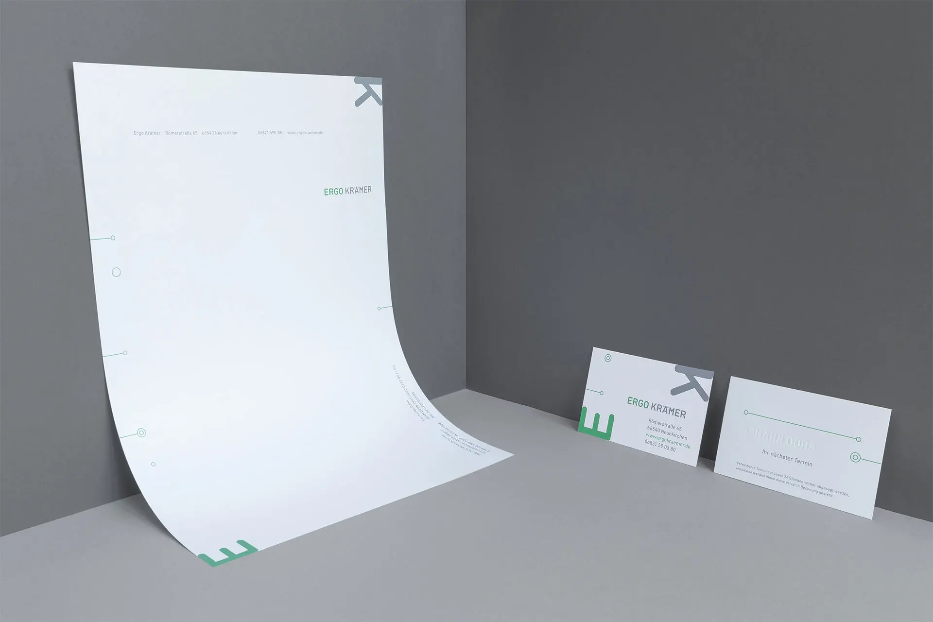 Kollektion einer Geschäftspapierausstattung bestehend aus Briefbogen und Visitenkarte © Diemer & Schweig Designstudio