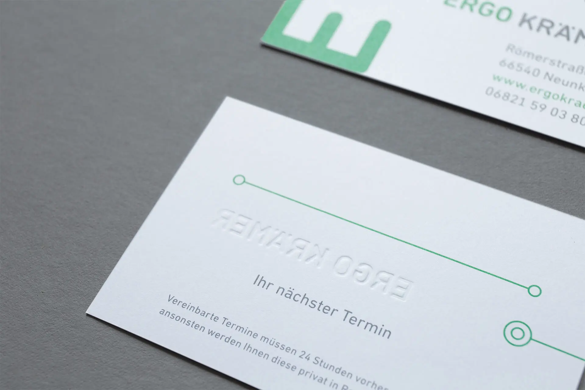 Detail einer Visitenkarte mit Logo Blindprägung © Diemer & Schweig Designstudio